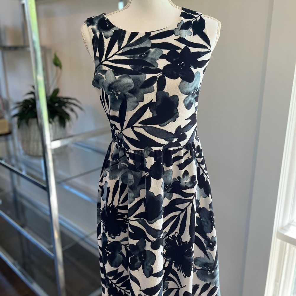 Floral comfy stretchy flattering summer dress